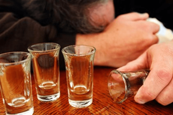 Lee más sobre el artículo Tipos de alcoholismo y trastornos asociados